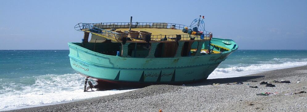 Ci sarebbe un secondo barcone. Migranti trasferiti a Focà.