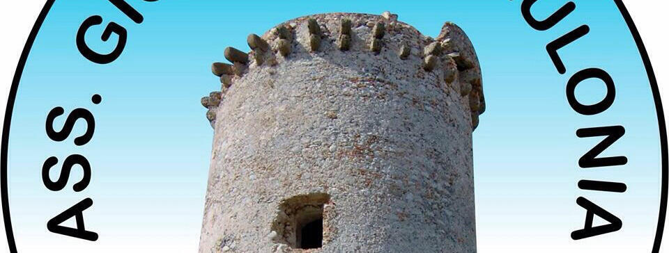 Giovani di Caulonia piantano fiori nelle palme secche del lungomare