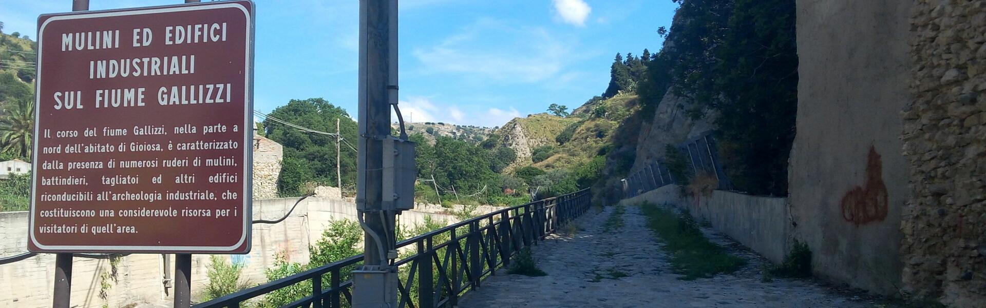 La scalinata dal Gallizzi al borgo antico