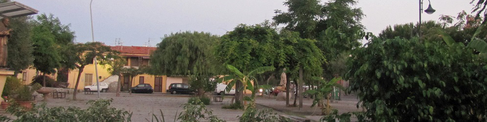 Caulonia: Riparate la panchine in Piazza della Pace