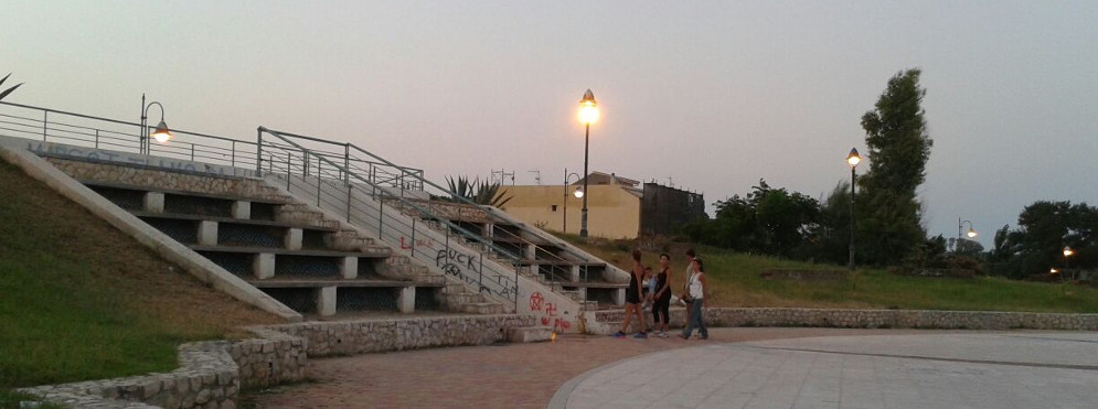 Stasera alle 21:30 il lungomare di Caulonia tornerà a brillare. Ciavula vi aspetta!