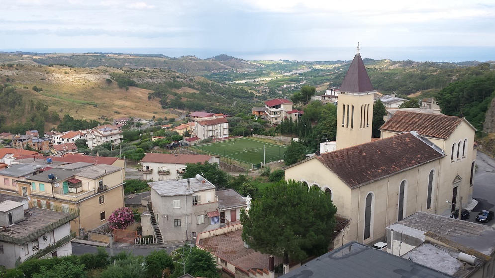 CAULONIA: FEDELI IN PREGHIERA, IL PARROCO PORTA VIA L’OSTIA CONSACRATA