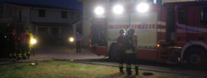 Esercizio commerciale in fiamme a Roccella Jonica item-thumbnail