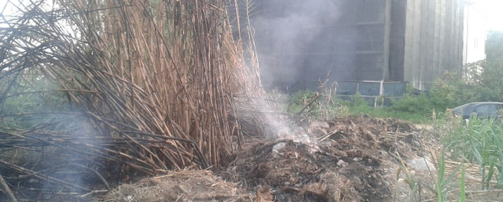 Caulonia: l’ incendio di ieri notte riparte e la Protezione Civile interviene