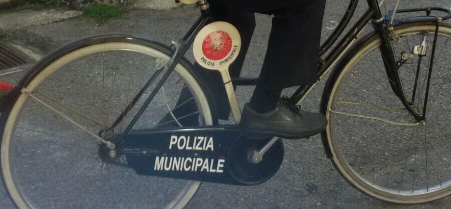 Polizia municipale di Caulonia? Pedala, pedala…