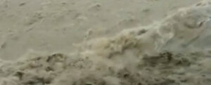 San Nicola: l’ Allaro sta travolgendo la strada – Video item-thumbnail