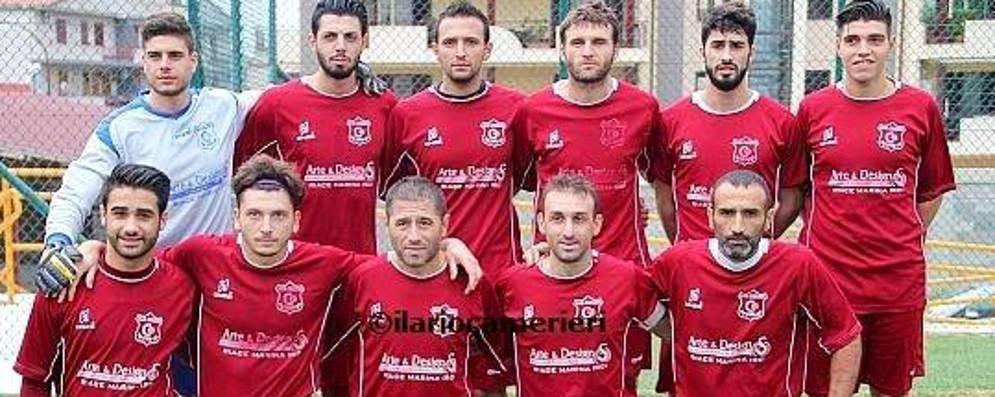 La squadra di calcio di Caulonia consegnata al sindaco Belcastro