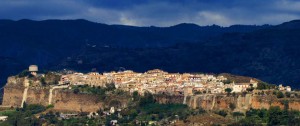 Caulonia: vecchio presepe item-thumbnail