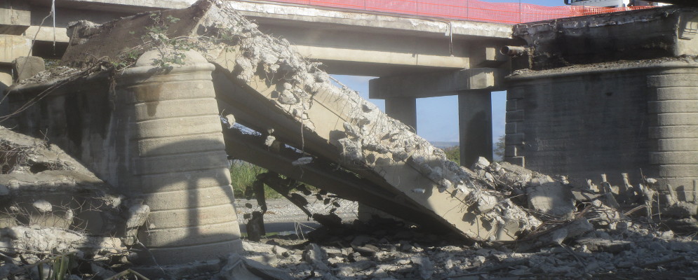 Il ponte Allaro è stato demolito – Le foto