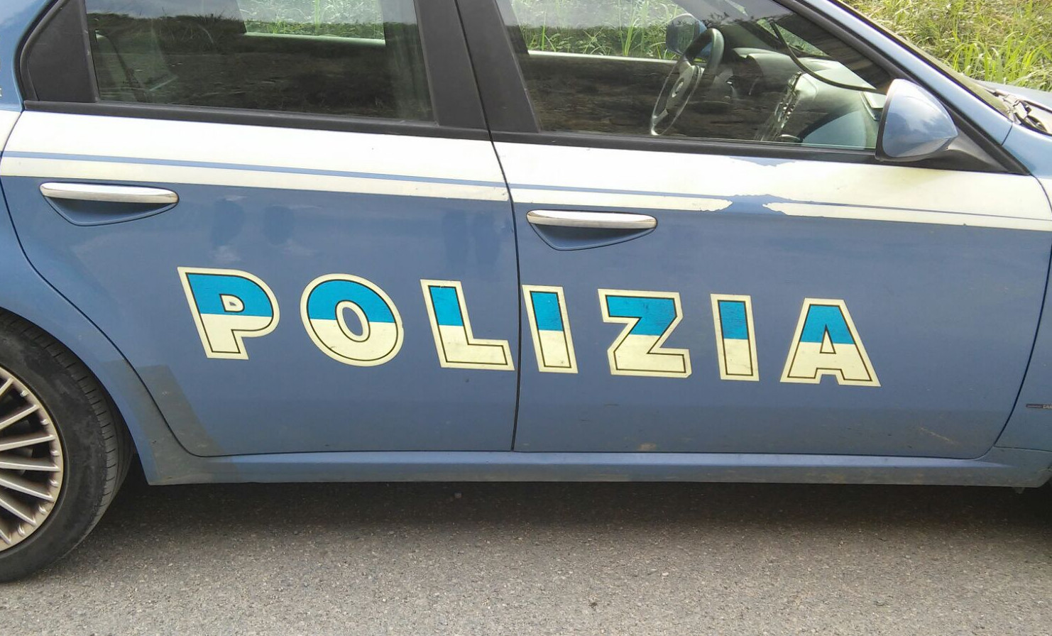 Poliziotto salva la vita ad una bimba