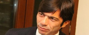 Incendiata auto al Consigliere Regionale Arturo Bova item-thumbnail