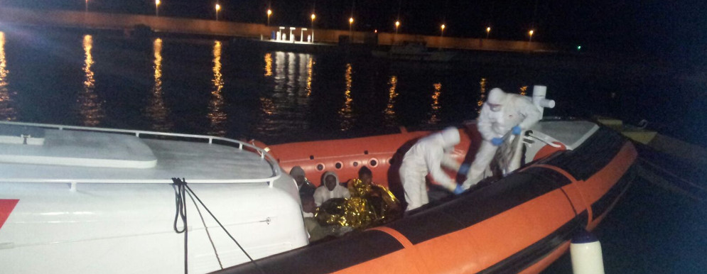 Roccella Jonica:Guardia Costiera soccorre 11 migranti