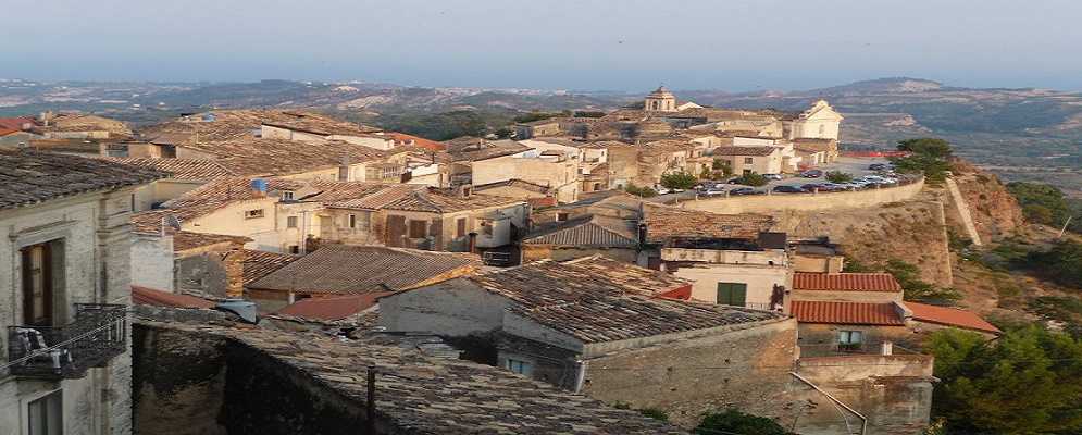 GIORNATE FAI, REPUBBLICA.IT LANCIA L’ARTICOLO CON LA FOTO DI CAULONIA