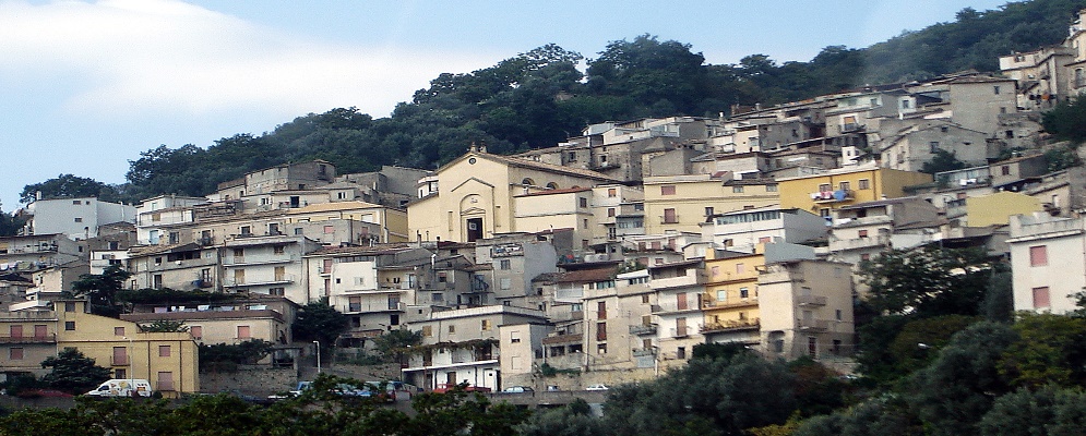 Sant’Ilario dello Ionio difende la Caserma dei Carabinieri