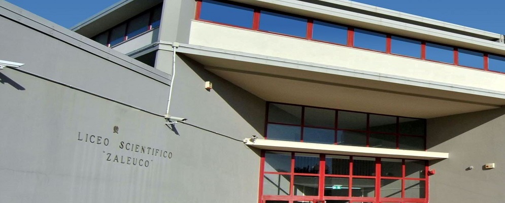 Locri, Liceo Scientifico Zaleuco: La Scuola rinuncia al suo ruolo