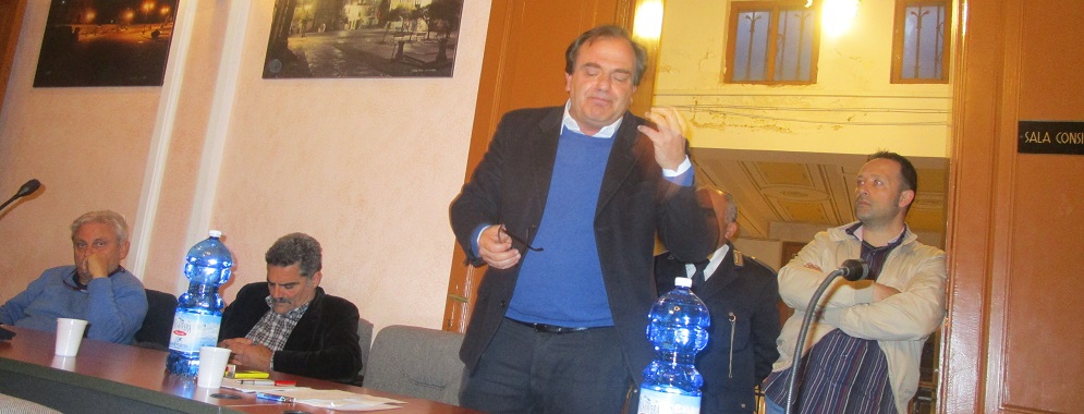 Caulonia: Lino Dimasi provoca e Domenico Campisi si incazza – il video