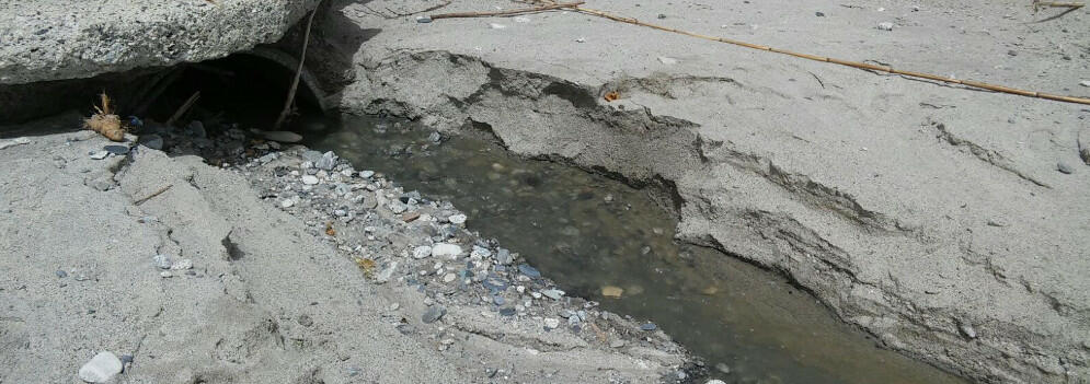 Caulonia,mancano 2 mesi all’estate e la fogna scorre a mare