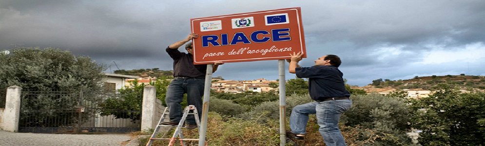 Il “modello Riace” dà fastidio a chi vuole riprendersi il territorio