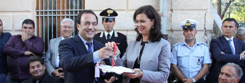 Laura Boldrini in parlamento chiede le dimissioni del sindaco di Riace Antonio Trifoli