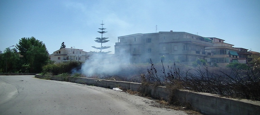 “Focu meu”: incendiate sterpaglie a Caulonia marina