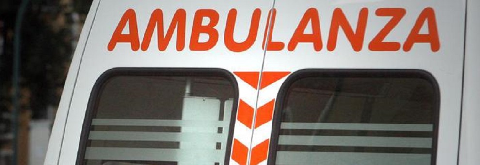 Incidente sulla SS 106, auto della Rai si scontra con un pullman Incidente sulla SS 106, auto della Rai si scontra con un pullman