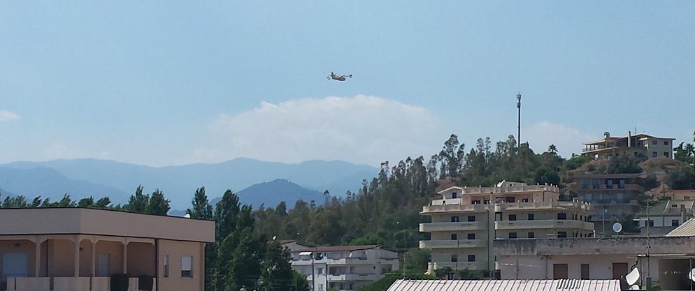 Incendi boschivi, oggi 20 richieste di intervento aereo in tutta Italia: tre dalla Calabria