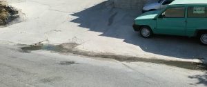 Caulonia: il lettore segnala “fogna ostruita” item-thumbnail