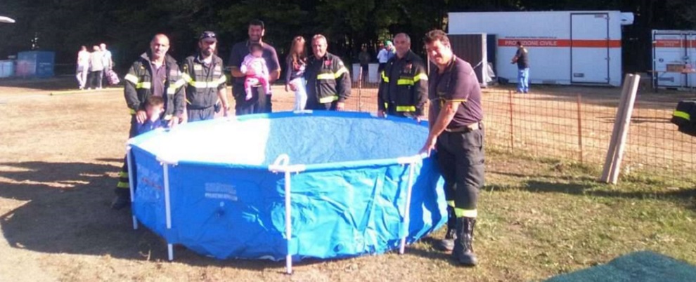 Vigili del Fuoco Calabria donano piscina ai bambini vittime del sisma