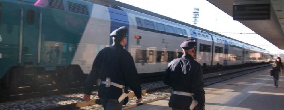 Polizia Ferroviaria denuncia un 41enne italiano per atti osceni in luogo pubblico