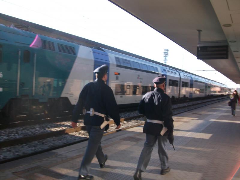 Sorpreso a rubare bagagli in stazione: catturato