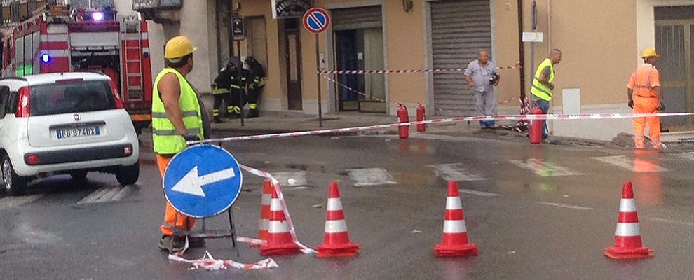 Roccella Jonica, fuga di gas. Bloccato il traffico sulla statale 106