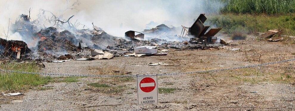 Caulonia, discarica comunale: incendio accidentale o pulizia mensile?