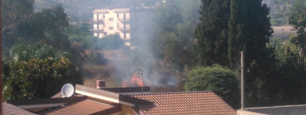 Incendio a Caulonia Marina