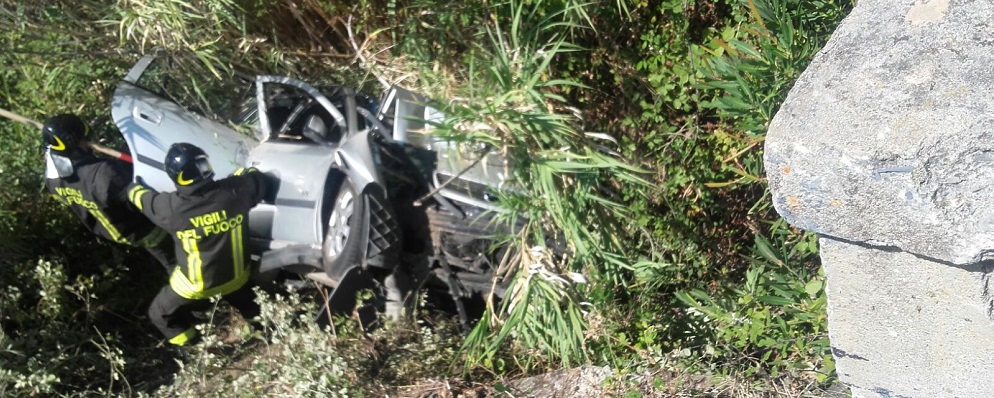 Caulonia: gravissimo incidente stradale. Ferite 5 persone di Locri e Focà