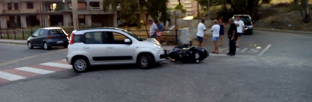 Incidente stradale a Vasì di Caulonia. Coinvolti un’auto e uno scooter