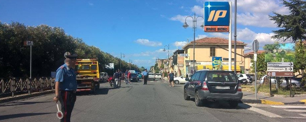 Caulonia, incidente stradale in pieno centro