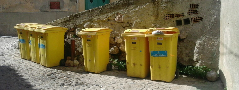 Tornano i cassonetti a Caulonia Centro