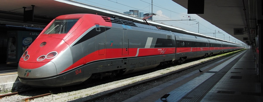 Ferrovia interrotta in Calabria a causa di una frana