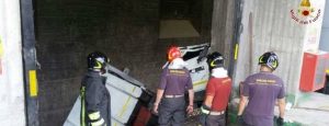 Pericoloso incidente Reggio Calabria: si ribalta un autocompattatore item-thumbnail