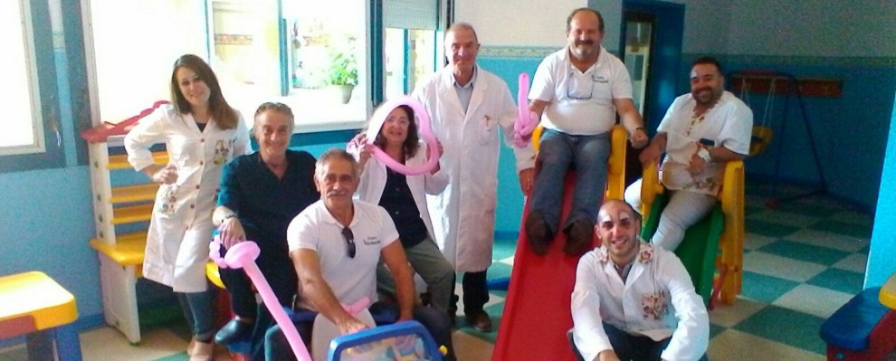 Locri: giornata di vaccinazioni colorata con la presenza di clown