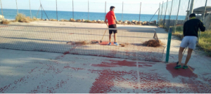 Foto del giorno Caulonia: pulizia del campo da tennis item-thumbnail
