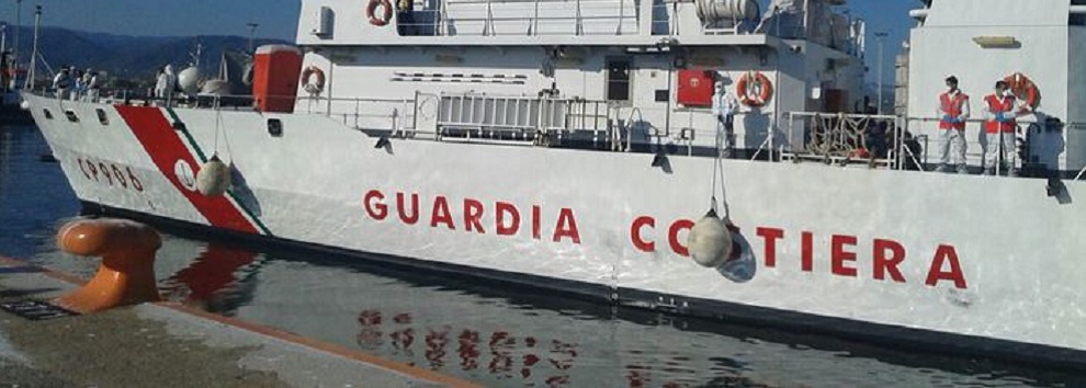 A Crotone nave con 358 migranti a bordo