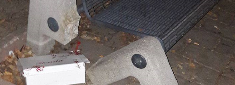 Caulonia: segnalazione panchina distrutta nella villa “Angelo Frammartino”