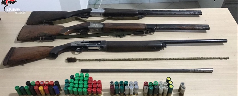 Armi, munizioni e ordigno artigianale sequestrati in stabile disabitato