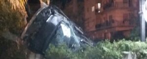 Incidente Caulonia. Auto sbanda e finisce in una proprietà privata item-thumbnail