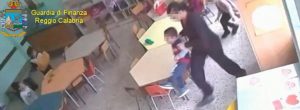 Maestre arrestate a Reggio Calabria, A Testa Alta: “Si faccia un Consiglio Comunale aperto” item-thumbnail