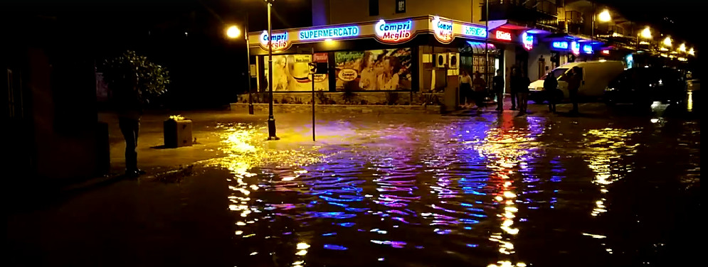 Alluvione Caulonia, la via Mare Ionio trasformata in un fiume – Video