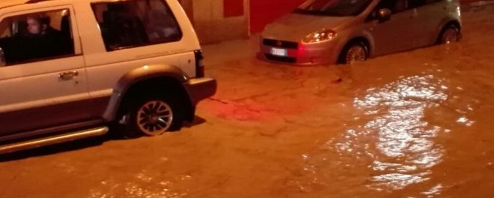 Allarme Protezione civile: “In corso piogge che mettono a rischio le vite umane. Si consiglia di non uscire”