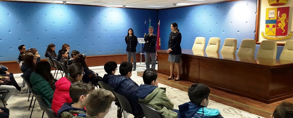 Gli studenti dell’I.C. “Carducci –V. Da Feltre” di Reggio Calabria in visita in Questura