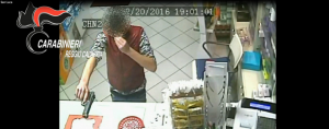 San Luca, rapina farmacia – video item-thumbnail